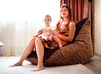 Кресла-пуфы и чехла на диван в гостиную молодой семьи, Коммунарка